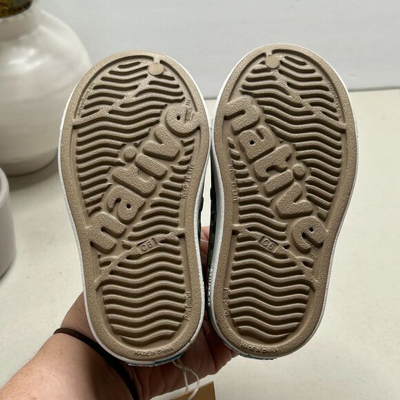 Native Jefferson Sugarlite Print Shoes Flax Tan/Shell White/Eucamo Kid's C6 NWOB - Picture 6 of 7